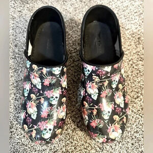 BJORK PROFESSIONAL Moa Skull Leather Clogs